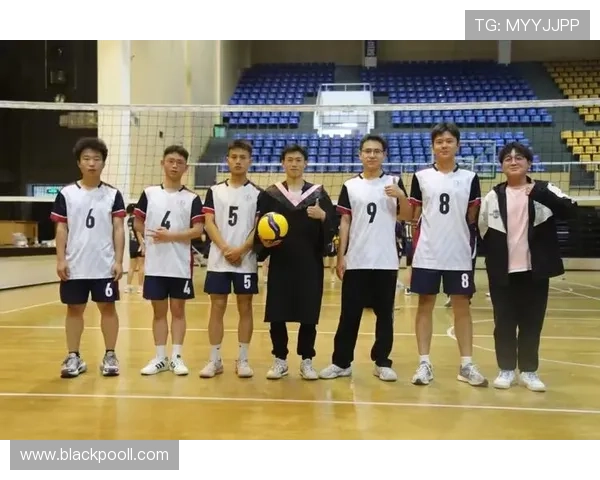 武汉排球队的团队协作精神与排球竞技的完美结合探讨